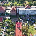 Unser Schulhof wird zum Festplatz