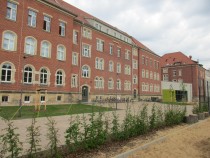Schulgebäude - Ansicht vom Hof